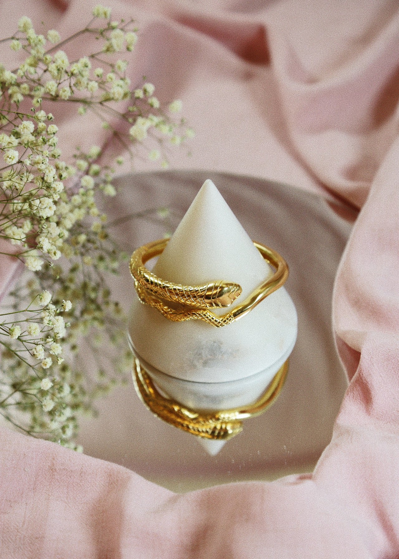 Serpente Bangle